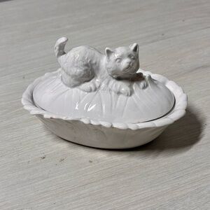 Quon Quon Vintage White Ceramic Cat Dish Cottagecore Animal Figurine Decor